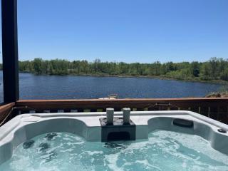 Hot Tub Lakefront Fire Pit Grill Cold Plunge Retreat Near Minneapolis - 9