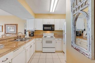 Ocean-view condo with central AC pool & hot tub access & balcony - Destin - 2