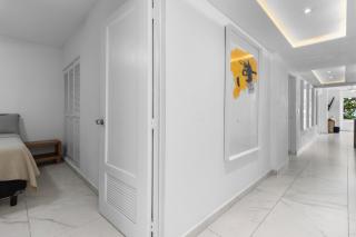 Beachfront condo, oasis of tranquility - 4