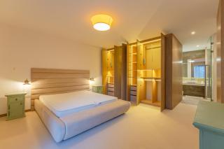 Modern penthouse with a terrace and a fantastic view - 5