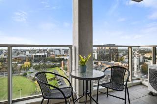 Poolside 2-Bed Apartment in South Yarra - 8