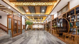 HuaHarmony Wulingyuan City Inn Near Zhangjiajie National Forest Park East Gate And Baofeng Lake With Tidy Rooms Chinese Style Solid Wood Design Standardized Management Shopping Access And Value Stays - 5