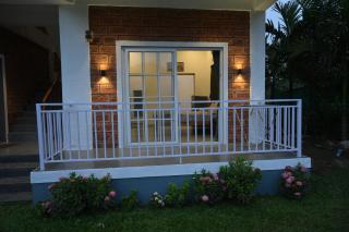 The Royal Ascot Holiday Home Room with attached indoor private pool - 8