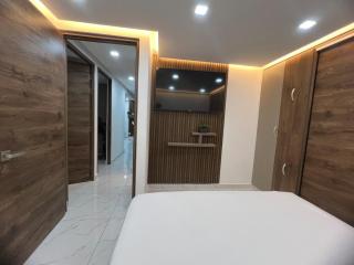 Modern Family Apartment - 7