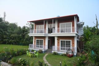 The Royal Ascot Holiday Home Room with attached indoor private pool - 4
