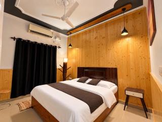 PS4 Pro ,1BHK , 2 King Beds , Kitchen Bathroom - 5