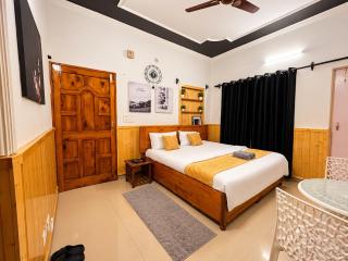PS4 Pro ,1BHK , 2 King Beds , Kitchen Bathroom - 9