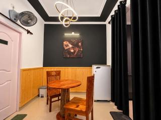 PS4 Pro ,1BHK , 2 King Beds , Kitchen Bathroom - 7
