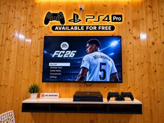 PS4 Pro ,1BHK , 2 King Beds , Kitchen Bathroom - 0