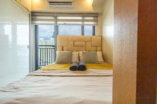 Modern Makati Condo with Balcony & Cityscape Views - 6