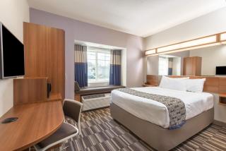 Microtel Inn & Suites by Wyndham Cadiz - 9