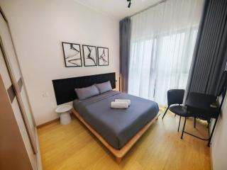 Danga Bay 2BR 2WR - Black Or White - Walk to Beach - 2
