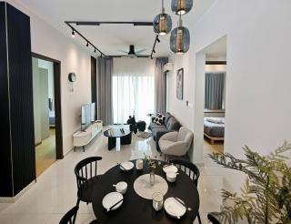 Danga Bay 2BR 2WR - Black Or White - Walk to Beach - 0