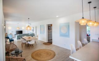 Beautiful 3 Bedroom Apartment, Garden and Pool - 6
