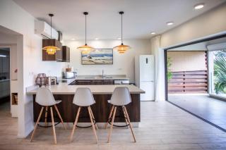 Beautiful 3 Bedroom Apartment, Garden and Pool - 2
