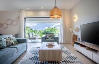 Beautiful 3 Bedroom Apartment, Garden and Pool - 0