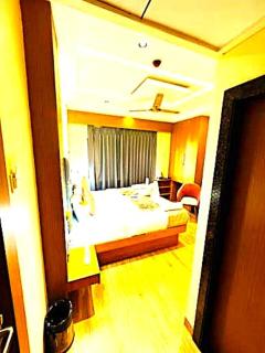 Hotel Varnisha Royal - 2