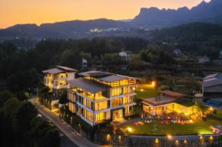 XMAN Sunrise Peaks Resort - 8