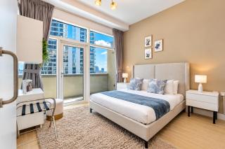 Vogue Vacation Homes, Business Bay - Bay Square close to Downtown Dubai Mall and Burj Khalifa, One Bedroom Apartment with Balcony and City view - 8