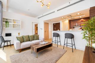 Vogue Vacation Homes, Business Bay - Bay Square close to Downtown Dubai Mall and Burj Khalifa, One Bedroom Apartment with Balcony and City view - 5