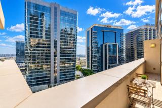 Vogue Vacation Homes, Business Bay - Bay Square close to Downtown Dubai Mall and Burj Khalifa, One Bedroom Apartment with Balcony and City view - 9