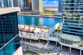 Vogue Vacation Homes, Business Bay - Bay Square close to Downtown Dubai Mall and Burj Khalifa, One Bedroom Apartment with Balcony and City view - 4
