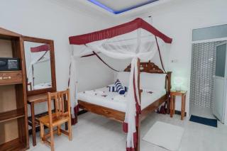 Blue Roof Beach Bungalow - 5