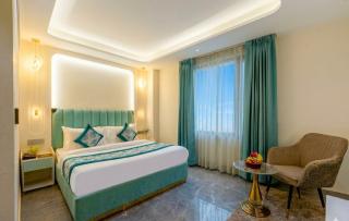 The Janak By LA Riqueza Hotels, City Centre - Parking on Site - 05 Mins from Connaught Place - 0