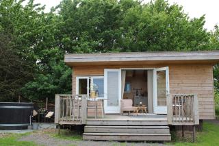 Tiny house Friesland nabij het water met hottub Fjild Hûske - 0