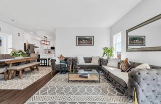 Charming 3-Bedroom House Rental Chestermere Lake - 5