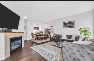 Charming 3-Bedroom House Rental Chestermere Lake - 6