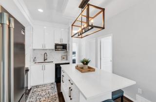 Charming 3-Bedroom House Rental Chestermere Lake - 3