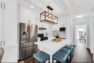 Charming 3-Bedroom House Rental Chestermere Lake - 1