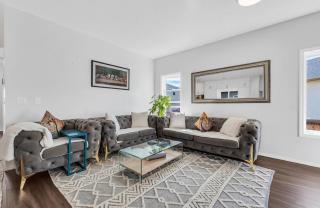 Charming 3-Bedroom House Rental Chestermere Lake - 2