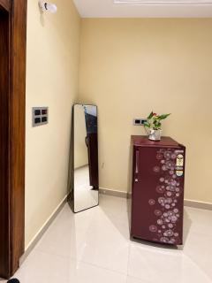 Suzu Studio 1 Stylish Stay Near DIT Mussoorie Rd - 1