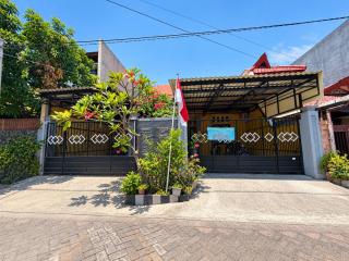Cozy Male Only Private Room near UBAYA University South Surabaya by Le Ciel Stay - 0