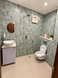 Suzu Studio 1 Stylish Stay Near DIT Mussoorie Rd - 9