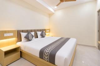 Hotel Classic Shine Luxury Rooms Green Hills Road, Kukatpally - 2