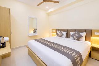 Hotel Classic Shine Luxury Rooms Green Hills Road, Kukatpally - 5
