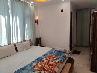 Riverside Premium Stay with Mountain View - 1