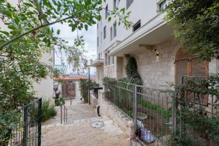 Little Greece - Haifa - 7