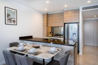 High-Floor Ocean View 2BR with Pool and Spa by Beach - 8
