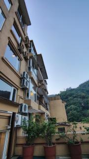 Veylora stays by aloha on the ganges - 2