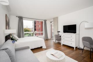 Amazing Vilnius City Center Apartment with Garden-View Balcony - 4