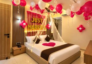 Hotel 9 Square Rajkot - Near Synergy Hospital - 2
