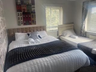 Ella's Place Stylish 4 bed House - 9
