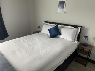 Modern Home with Free Wifi & Parking - Wingate - 7