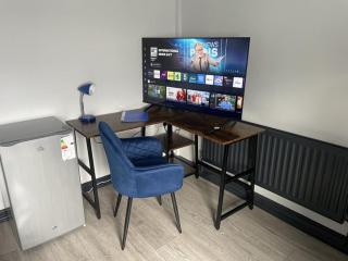 Modern Home with Free Wifi & Parking - Wingate - 6