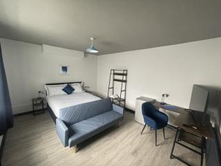 Modern Home with Free Wifi & Parking - Wingate - 9