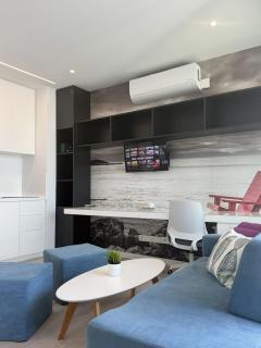M Suites The Luxe Stay - Engomi - 8